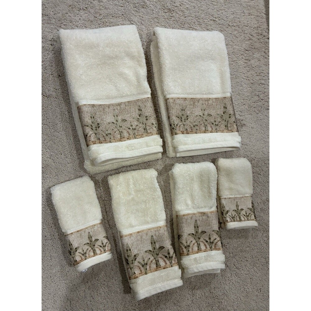 VINTAGE CROSCILL Torino Bath Towels Set